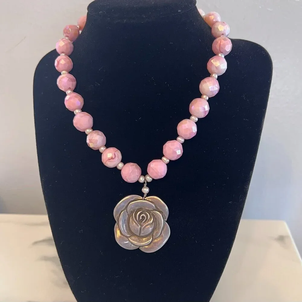 Stunning Silver Rose Pendant on Vintage 1960s Beads + Freshwater Pearls Necklace - Picture 2 of 13